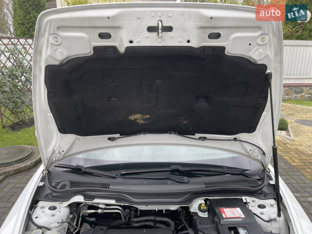 Білий Вольво V50, об'ємом двигуна 1.6 л та пробігом 179 тис. км за 7950 $, фото 59 на Automoto.ua