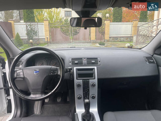 Білий Вольво V50, об'ємом двигуна 1.6 л та пробігом 179 тис. км за 7950 $, фото 6 на Automoto.ua