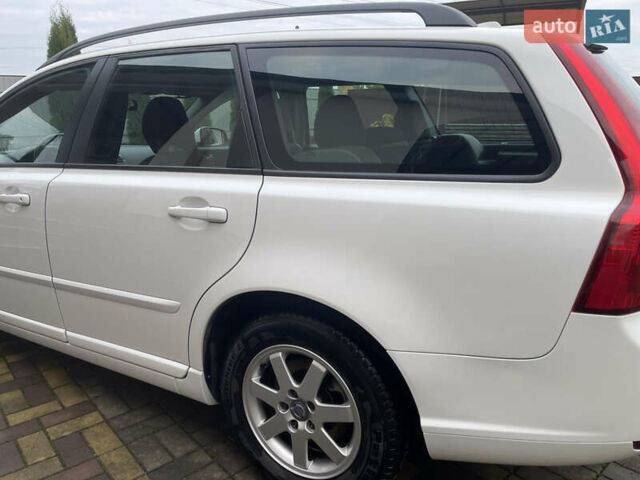 Білий Вольво V50, об'ємом двигуна 1.6 л та пробігом 179 тис. км за 7950 $, фото 51 на Automoto.ua