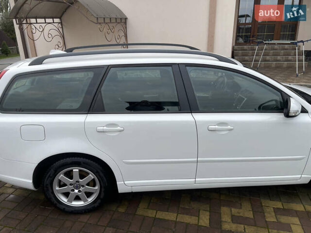 Білий Вольво V50, об'ємом двигуна 1.6 л та пробігом 179 тис. км за 7950 $, фото 40 на Automoto.ua