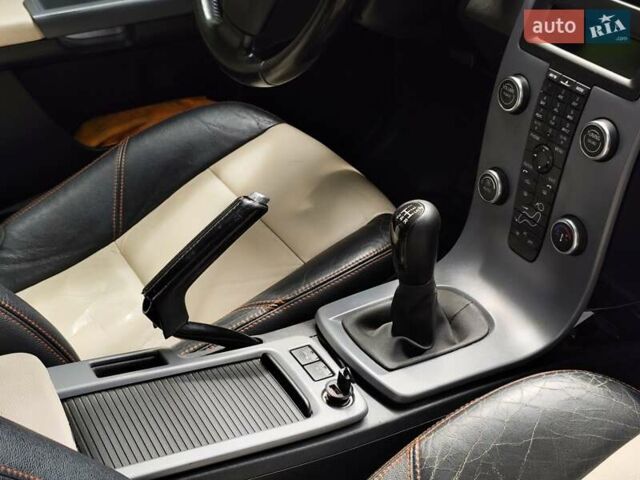 Белый Вольво В50, объемом двигателя 1.6 л и пробегом 225 тыс. км за 7400 $, фото 18 на Automoto.ua