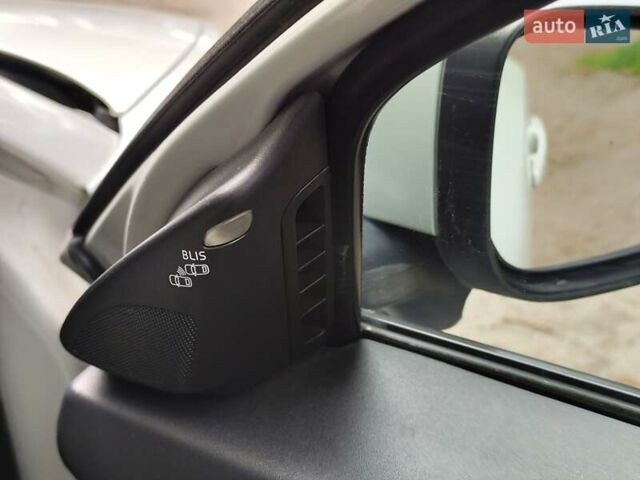 Белый Вольво В50, объемом двигателя 1.6 л и пробегом 225 тыс. км за 7400 $, фото 33 на Automoto.ua