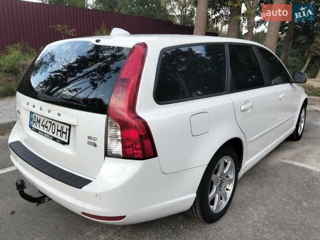 Белый Вольво В50, объемом двигателя 1.56 л и пробегом 230 тыс. км за 7900 $, фото 8 на Automoto.ua