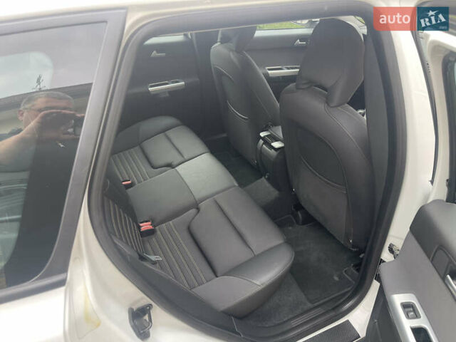 Білий Вольво V50, об'ємом двигуна 1.6 л та пробігом 179 тис. км за 7950 $, фото 21 на Automoto.ua