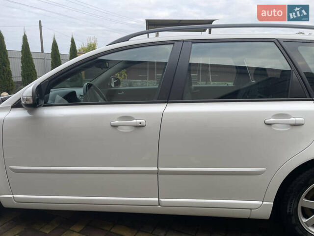 Білий Вольво V50, об'ємом двигуна 1.6 л та пробігом 179 тис. км за 7950 $, фото 50 на Automoto.ua