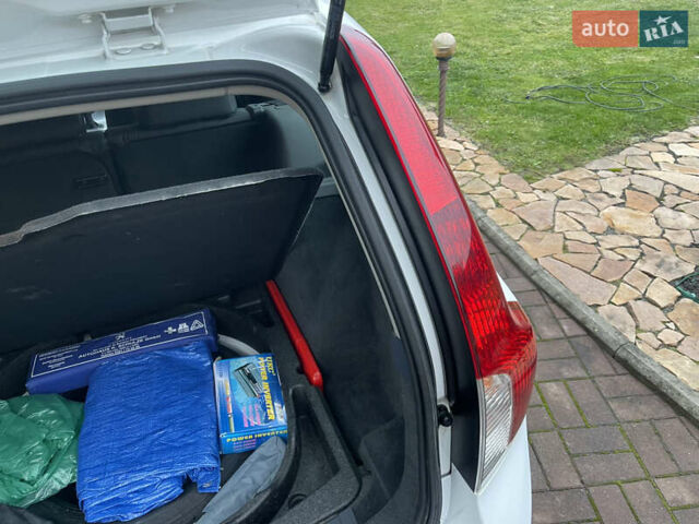 Білий Вольво V50, об'ємом двигуна 1.6 л та пробігом 179 тис. км за 7950 $, фото 32 на Automoto.ua