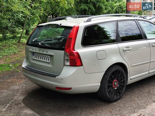 Белый Вольво В50, объемом двигателя 1.6 л и пробегом 225 тыс. км за 7400 $, фото 6 на Automoto.ua