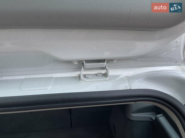 Білий Вольво V50, об'ємом двигуна 1.6 л та пробігом 179 тис. км за 7950 $, фото 26 на Automoto.ua