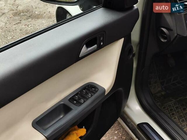 Белый Вольво В50, объемом двигателя 1.6 л и пробегом 225 тыс. км за 7400 $, фото 21 на Automoto.ua