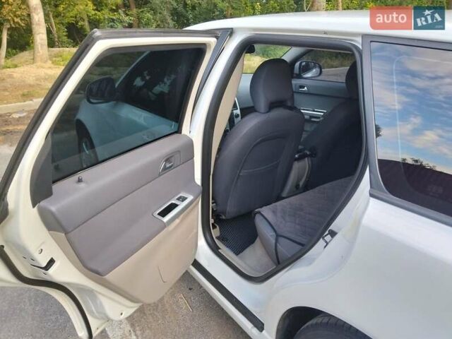 Белый Вольво В50, объемом двигателя 1.56 л и пробегом 230 тыс. км за 7900 $, фото 5 на Automoto.ua