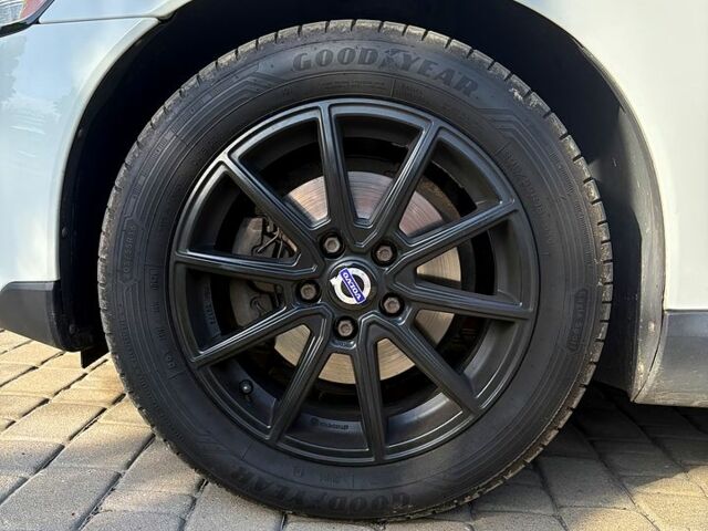 Вольво В50 2010 в Киеве на Automoto.ua Белый Вольво В50, объемом двигателя 1.6 л и пробегом 240 тыс. км за 7300 $, фото 6 на Automoto.ua