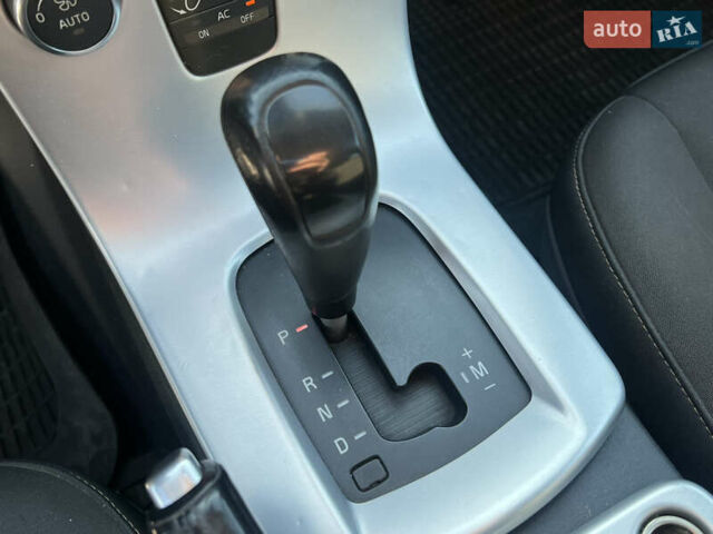 Білий Вольво V50, об'ємом двигуна 2.4 л та пробігом 280 тис. км за 8000 $, фото 17 на Automoto.ua