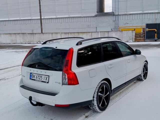 Білий Вольво V50, об'ємом двигуна 1.6 л та пробігом 280 тис. км за 7900 $, фото 3 на Automoto.ua