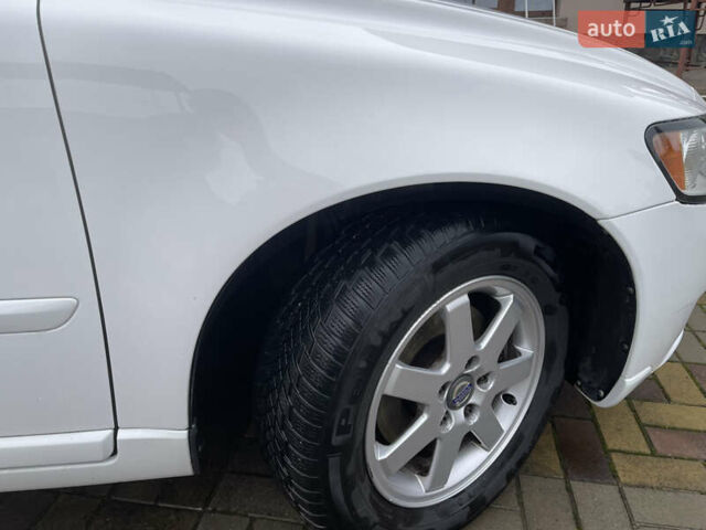 Білий Вольво V50, об'ємом двигуна 1.6 л та пробігом 179 тис. км за 7950 $, фото 42 на Automoto.ua