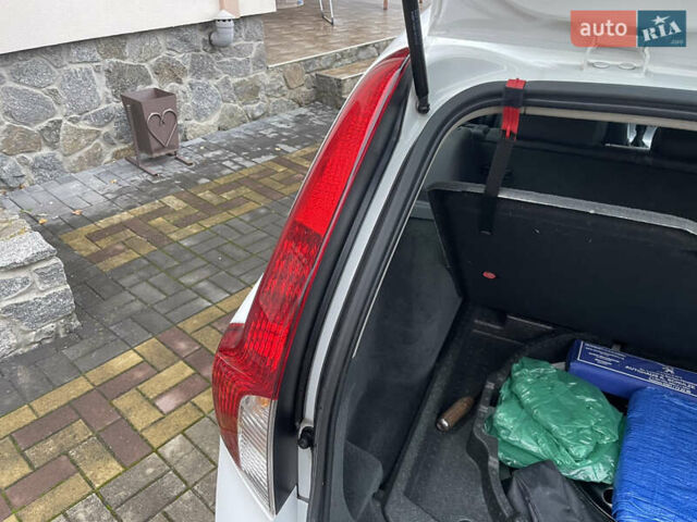 Білий Вольво V50, об'ємом двигуна 1.6 л та пробігом 179 тис. км за 7950 $, фото 34 на Automoto.ua