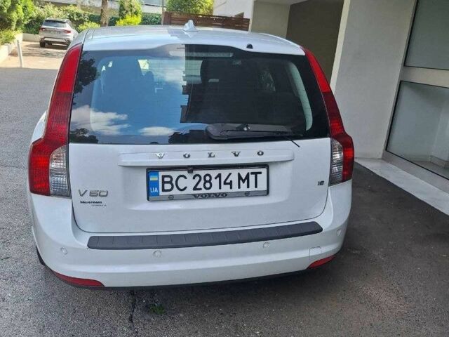 Білий Вольво V50, об'ємом двигуна 1.6 л та пробігом 204 тис. км за 6500 $, фото 4 на Automoto.ua