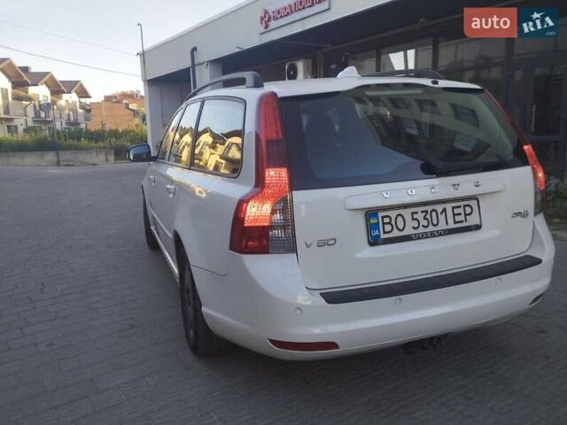 Белый Вольво В50, объемом двигателя 1.56 л и пробегом 228 тыс. км за 7500 $, фото 3 на Automoto.ua