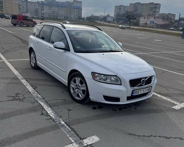 Белый Вольво В50, объемом двигателя 1.6 л и пробегом 243 тыс. км за 7650 $, фото 4 на Automoto.ua