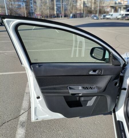 Білий Вольво V50, об'ємом двигуна 1.6 л та пробігом 208 тис. км за 8100 $, фото 17 на Automoto.ua