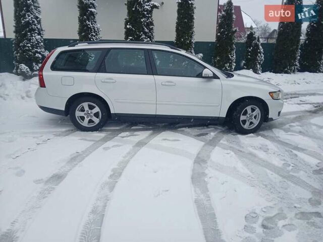 Білий Вольво V50, об'ємом двигуна 1.6 л та пробігом 220 тис. км за 6550 $, фото 1 на Automoto.ua