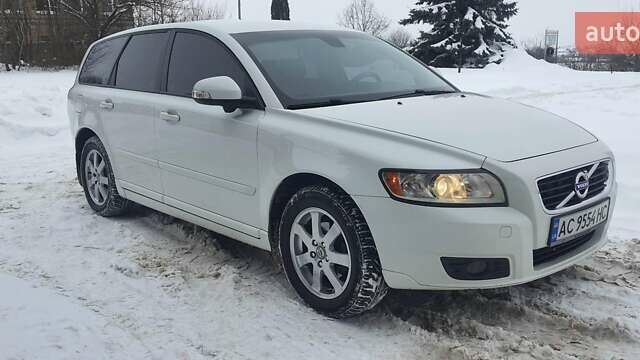 Білий Вольво V50, об'ємом двигуна 1.56 л та пробігом 290 тис. км за 6800 $, фото 3 на Automoto.ua