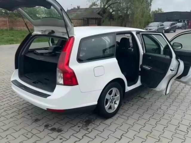 Білий Вольво V50, об'ємом двигуна 1.6 л та пробігом 170 тис. км за 6000 $, фото 29 на Automoto.ua