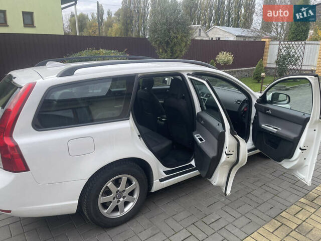 Білий Вольво V50, об'ємом двигуна 1.6 л та пробігом 179 тис. км за 7950 $, фото 23 на Automoto.ua