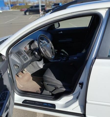 Білий Вольво V50, об'ємом двигуна 1.6 л та пробігом 208 тис. км за 8100 $, фото 20 на Automoto.ua