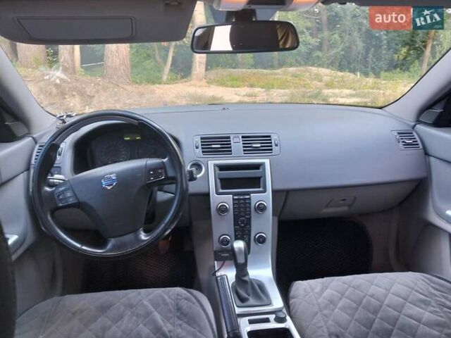 Белый Вольво В50, объемом двигателя 1.56 л и пробегом 230 тыс. км за 7900 $, фото 6 на Automoto.ua