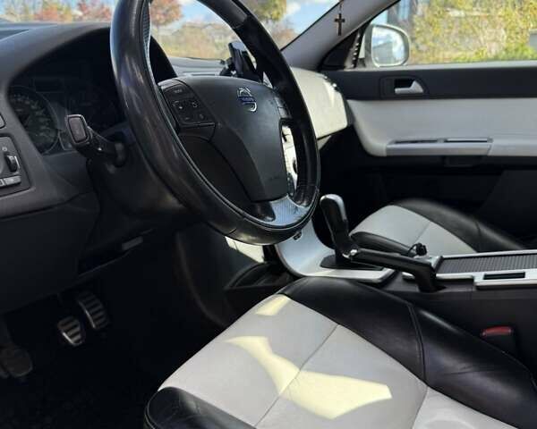 Белый Вольво В50, объемом двигателя 1.6 л и пробегом 240 тыс. км за 6800 $, фото 12 на Automoto.ua