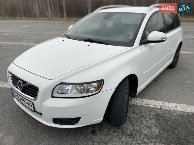 Белый Вольво В50, объемом двигателя 1.6 л и пробегом 230 тыс. км за 7800 $, фото 8 на Automoto.ua