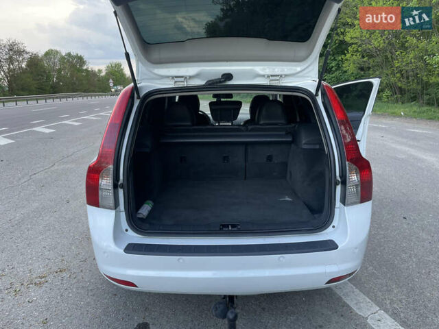 Білий Вольво V50, об'ємом двигуна 1.6 л та пробігом 227 тис. км за 7500 $, фото 28 на Automoto.ua