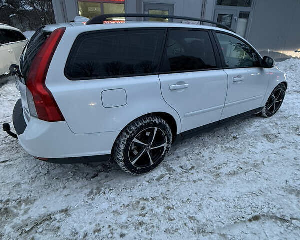 Белый Вольво В50, объемом двигателя 1.6 л и пробегом 280 тыс. км за 7499 $, фото 6 на Automoto.ua