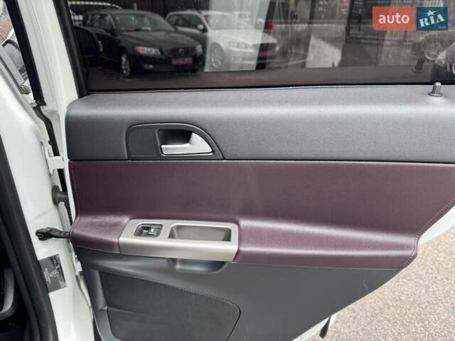 Білий Вольво V50, об'ємом двигуна 1.6 л та пробігом 240 тис. км за 9800 $, фото 23 на Automoto.ua