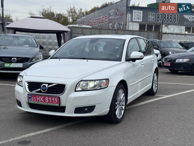 Белый Вольво В50, объемом двигателя 2 л и пробегом 235 тыс. км за 11300 $, фото 7 на Automoto.ua