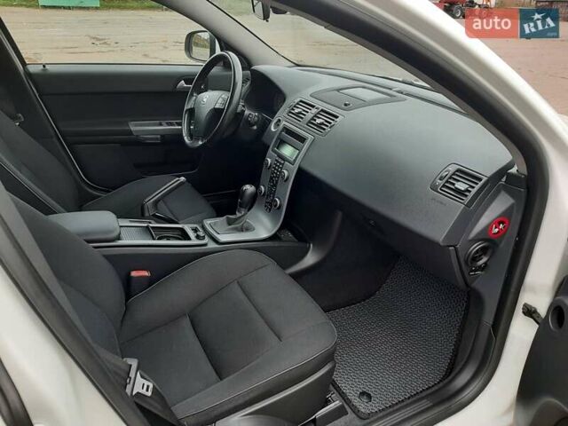 Белый Вольво В50, объемом двигателя 1.56 л и пробегом 178 тыс. км за 7979 $, фото 17 на Automoto.ua