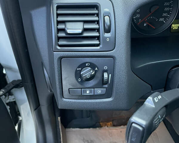 Білий Вольво V50, об'ємом двигуна 1.6 л та пробігом 227 тис. км за 7500 $, фото 31 на Automoto.ua