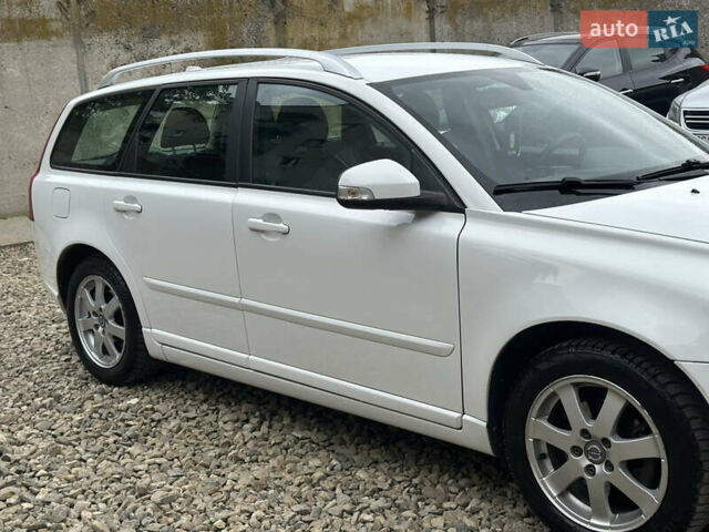 Белый Вольво В50, объемом двигателя 1.6 л и пробегом 228 тыс. км за 7450 $, фото 8 на Automoto.ua
