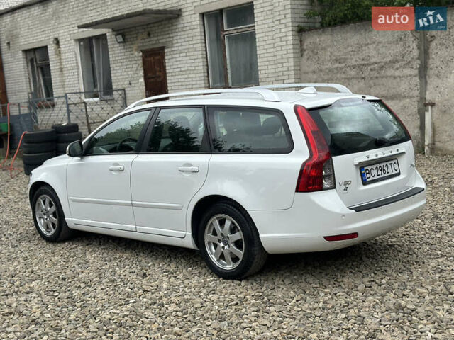 Белый Вольво В50, объемом двигателя 1.6 л и пробегом 228 тыс. км за 7450 $, фото 12 на Automoto.ua