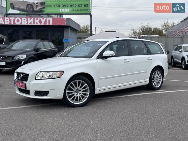 Белый Вольво В50, объемом двигателя 2 л и пробегом 235 тыс. км за 11300 $, фото 12 на Automoto.ua