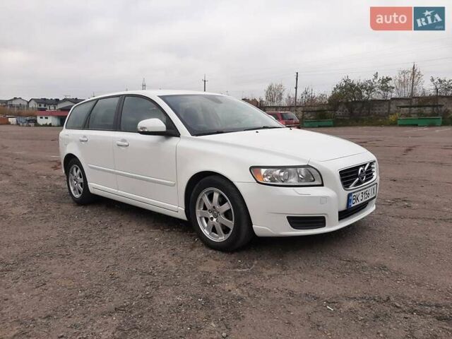 Белый Вольво В50, объемом двигателя 1.56 л и пробегом 178 тыс. км за 7979 $, фото 8 на Automoto.ua