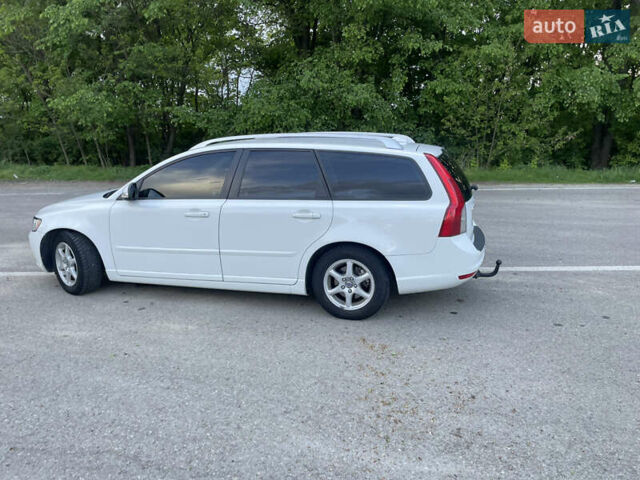 Білий Вольво V50, об'ємом двигуна 1.6 л та пробігом 227 тис. км за 7500 $, фото 17 на Automoto.ua