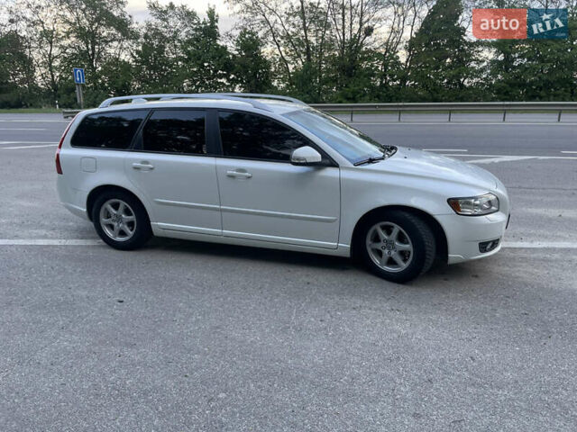 Білий Вольво V50, об'ємом двигуна 1.6 л та пробігом 227 тис. км за 7500 $, фото 6 на Automoto.ua