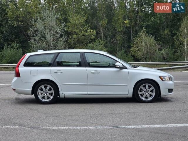 Белый Вольво В50, объемом двигателя 1.6 л и пробегом 224 тыс. км за 7999 $, фото 7 на Automoto.ua