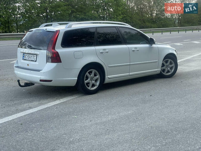 Білий Вольво V50, об'ємом двигуна 1.6 л та пробігом 227 тис. км за 7500 $, фото 9 на Automoto.ua