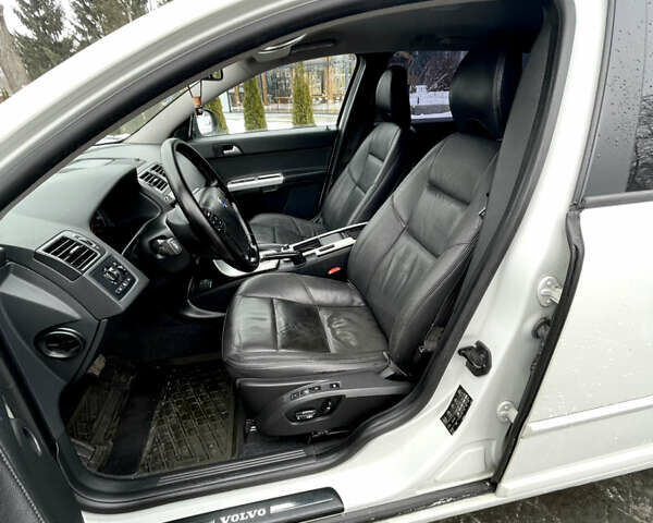 Білий Вольво V50, об'ємом двигуна 2 л та пробігом 214 тис. км за 9990 $, фото 32 на Automoto.ua