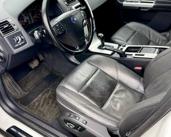 Білий Вольво V50, об'ємом двигуна 2 л та пробігом 214 тис. км за 9990 $, фото 4 на Automoto.ua