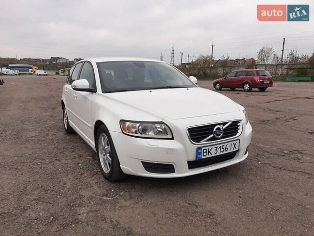 Белый Вольво В50, объемом двигателя 1.56 л и пробегом 178 тыс. км за 7979 $, фото 9 на Automoto.ua
