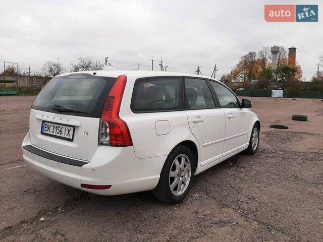 Белый Вольво В50, объемом двигателя 1.56 л и пробегом 178 тыс. км за 7979 $, фото 6 на Automoto.ua