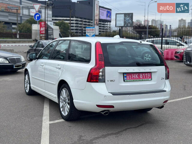 Белый Вольво В50, объемом двигателя 2 л и пробегом 235 тыс. км за 11300 $, фото 5 на Automoto.ua